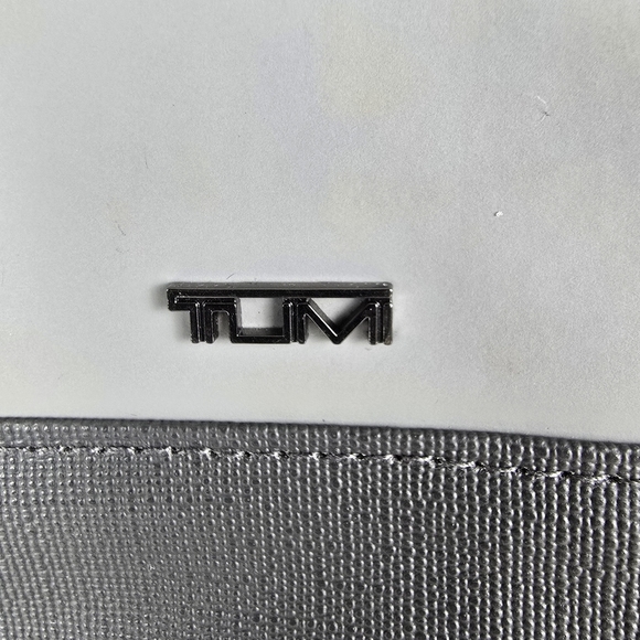 Tumi Delta Airlines Amenity Kit Gray And Black Slim Zipper Mesh Inside - Picture 3 of 6